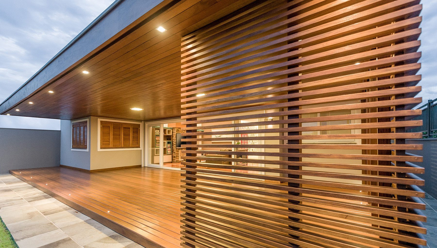 Монтаж фасадной доски из термодерева